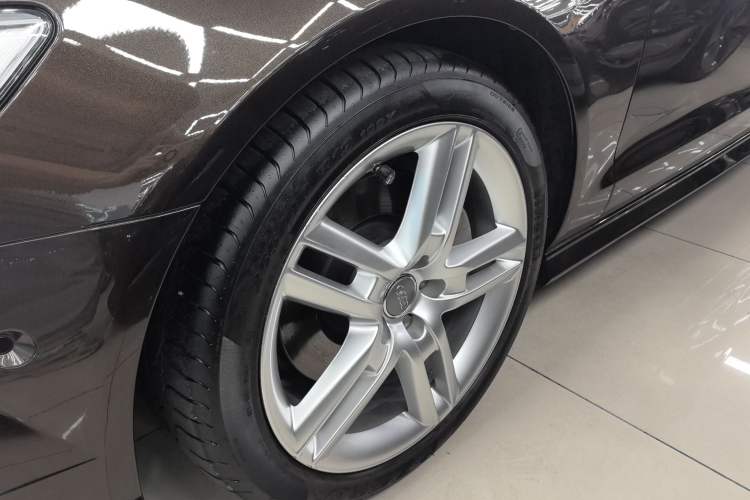 Used Audi A6 2017 Avant 40 TFSI Sport Edition Left Front Wheel Hub