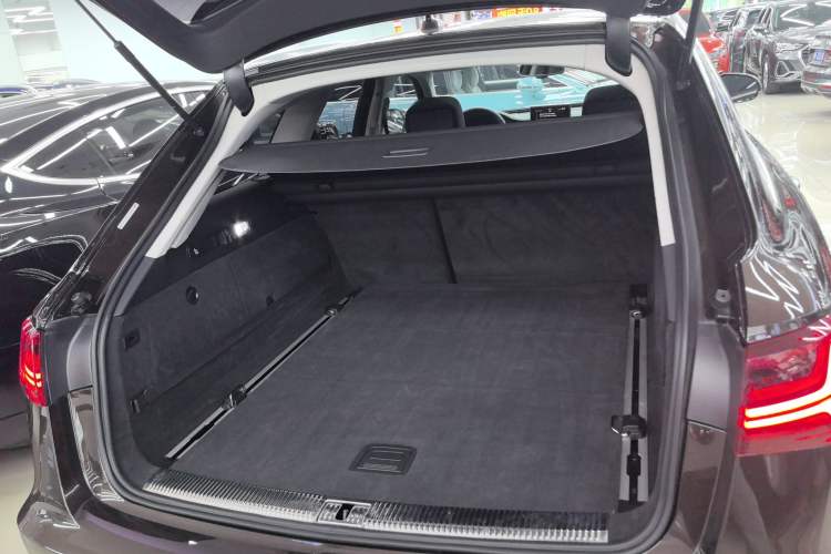 Used Audi A6 2017 Avant 40 TFSI Sport Edition Trunk