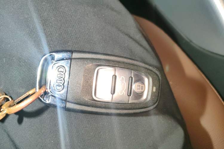 Used Audi A6 2017 Avant 35 TFSI Fashion Model Vehicle Key