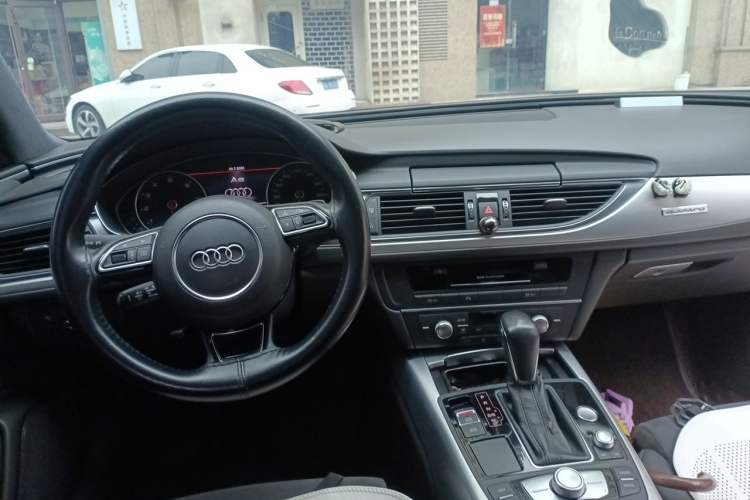 Used Audi A6 2017 Avant 40 TFSI Sport Edition Center Console