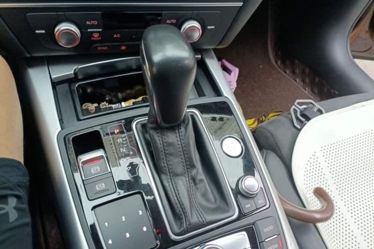 Used Audi A6 2017 Avant 40 TFSI Sport Edition Gear Lever