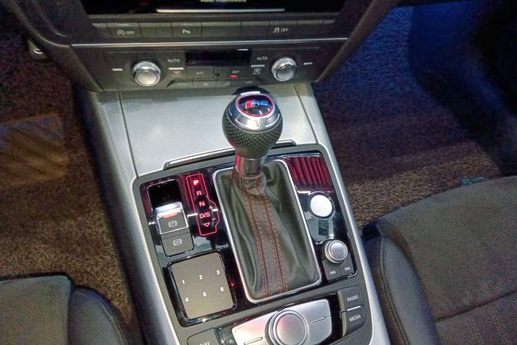 Used Audi A6 2017 Avant 40 TFSI Sport Edition Gear Lever