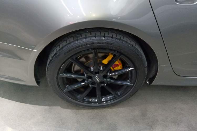 Used Audi A6 2017 Avant 40 TFSI Sport Edition Right Rear Wheel Hub