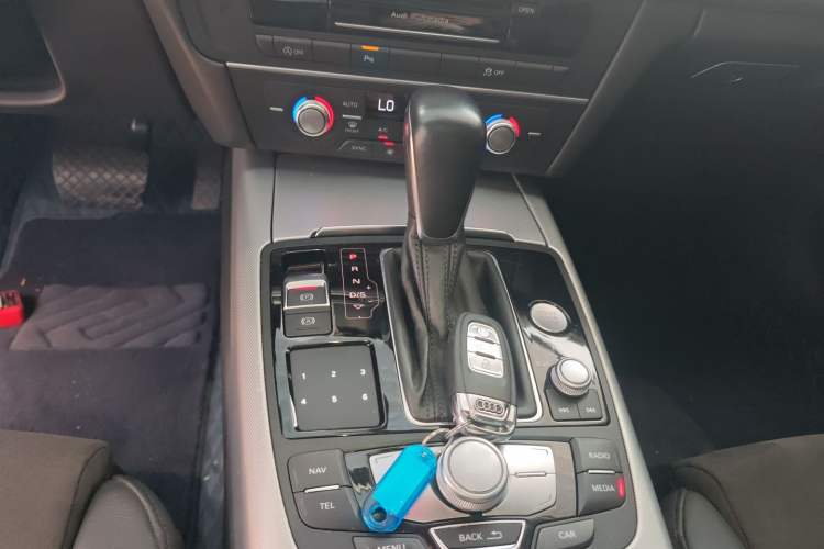 Used Audi A6 2017 Avant 40 TFSI Sport Edition Gear Lever