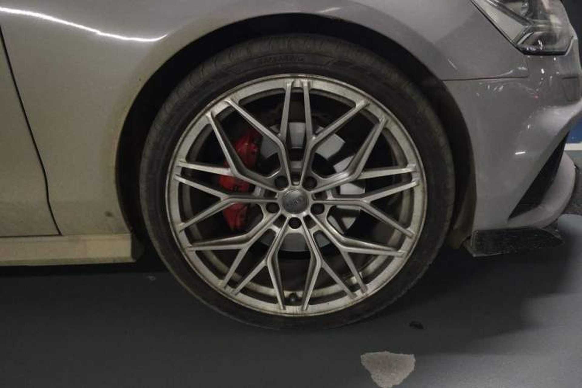 Used Audi A6 2017 Avant 40 TFSI Sport Edition Right Front Wheel Hub