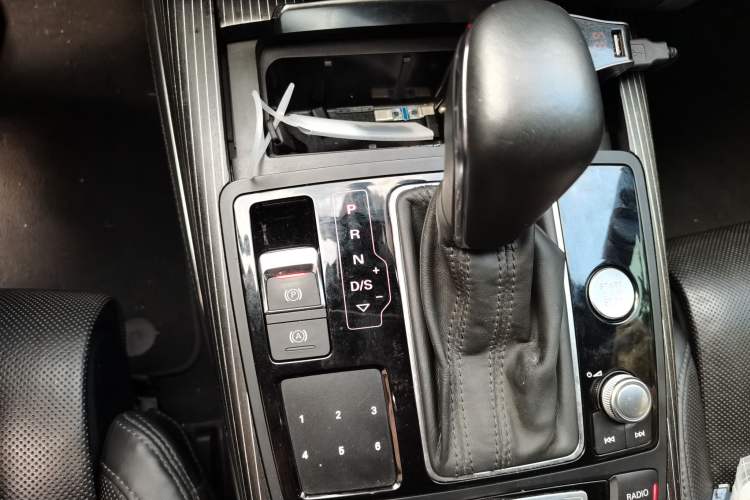 Used Audi A6 2017 Avant 40 TFSI Sport Edition Gear Lever