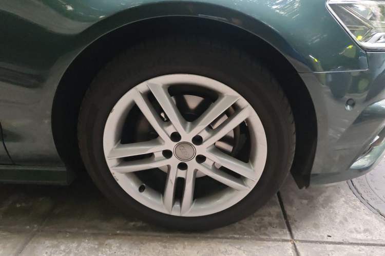Used Audi A6 2017 Avant 35 TFSI Fashion Model Right Front Wheel Hub