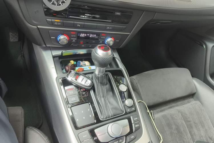 Used Audi A6 2017 Avant 40 TFSI Sport Edition Gear Lever