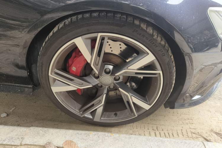 Used Audi A6 2017 Avant 40 TFSI Sport Edition Right Front Wheel Hub