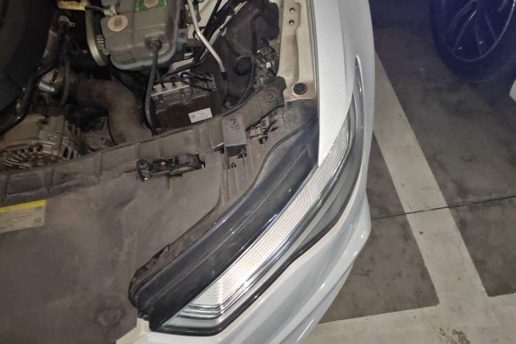 Used Audi A6 2017 Avant 35 TFSI Fashion Model Engine Bay Left