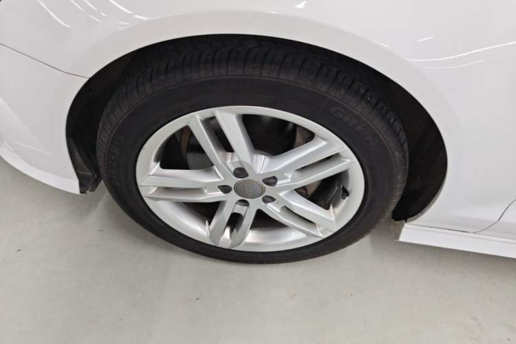Used Audi A6 2017 Avant 35 TFSI Fashion Model Left Front Wheel Hub