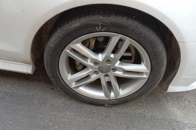 Used Audi A6 2017 Avant 35 TFSI Fashion Model Right Front Wheel Hub