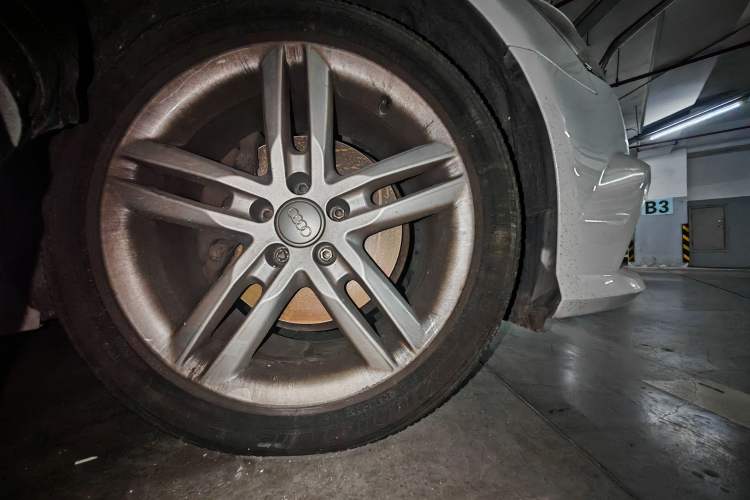 Used Audi A6 2017 Avant 35 TFSI Fashion Model Right Front Wheel Hub