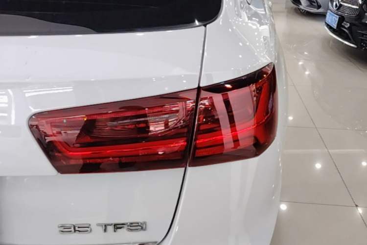 Used Audi A6 2017 Avant 35 TFSI Fashion Model Right Rear Taillight