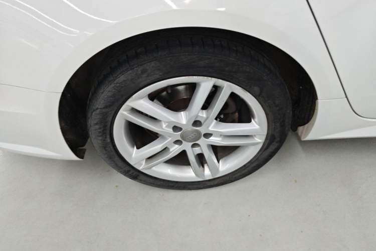 Used Audi A6 2017 Avant 35 TFSI Fashion Model Right Rear Wheel Hub