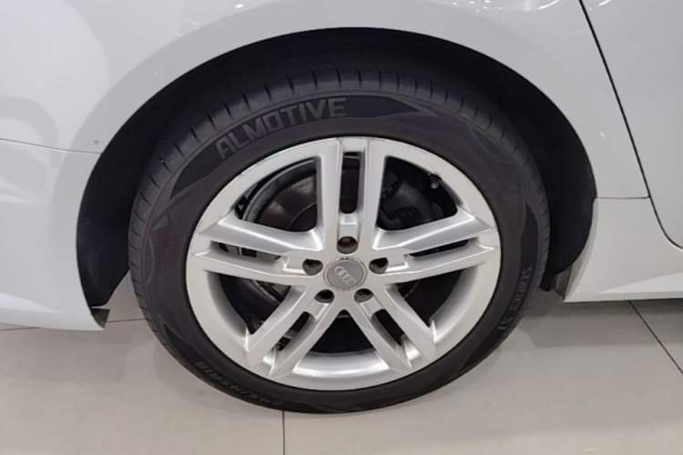 Used Audi A6 2017 Avant 35 TFSI Fashion Model Right Rear Wheel Hub