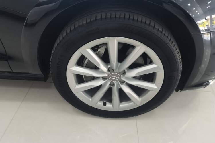 Used Audi A6  Right Front Wheel Hub
