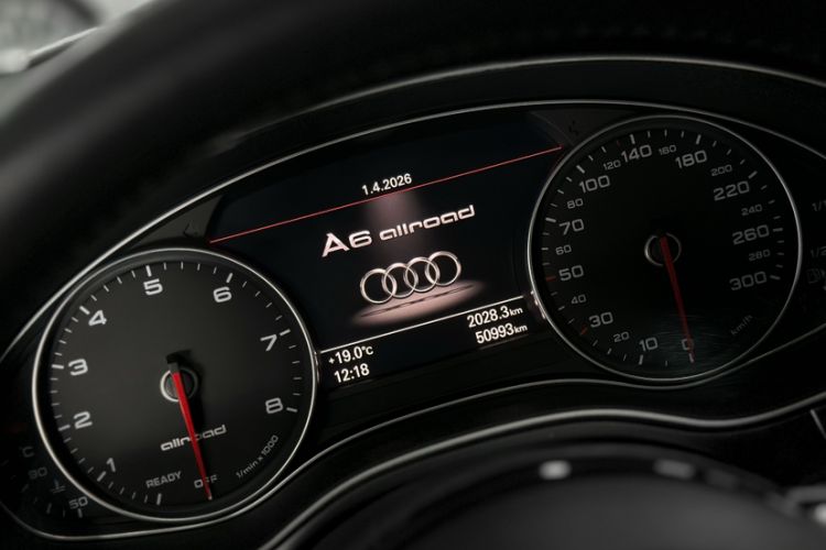 Used Audi A6 2018 3.0T allroad quattro Odometer Close Up
