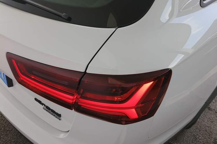 Used Audi A6 2018 3.0T allroad quattro Right Rear Taillight