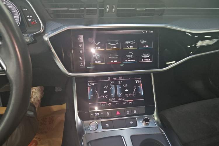Used Audi A6 2020 Avant Futurist 45 TFSI Prestige Dynamic Edition Audio And AC Panel