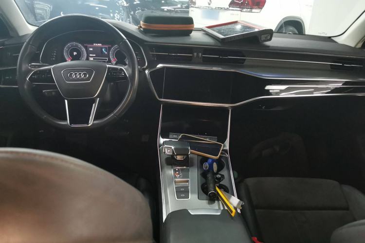 Used Audi A6 2020 Avant Futurist 45 TFSI Prestige Dynamic Edition Center Console