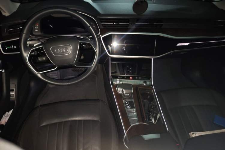 Used Audi A6 2020 allroad quattro Explorer 55 TFSI Prestige Off-Road Model Center Console