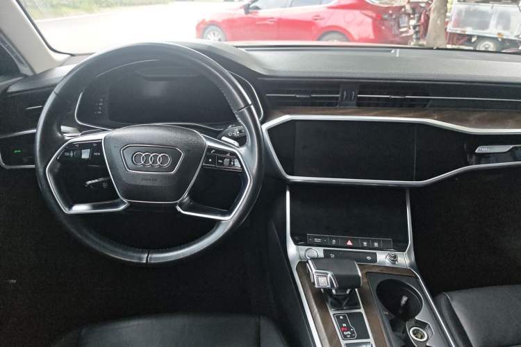 Used Audi A6 2020 Avant Futurist 40 TFSI Luxury Dynamic Model Center Console