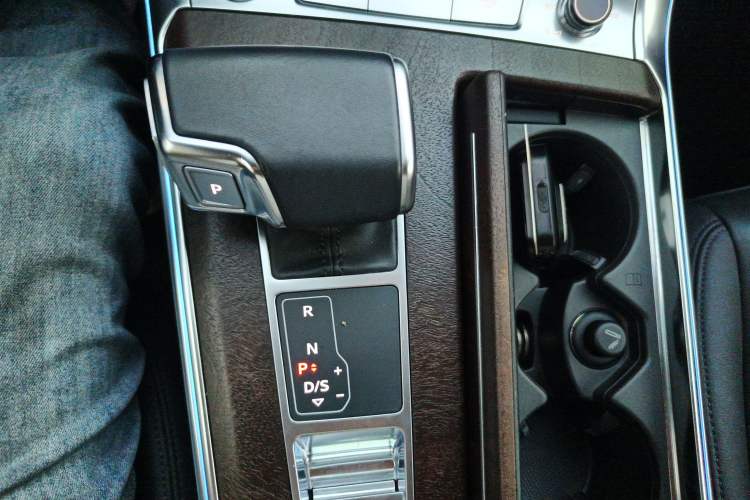 Used Audi A6 2020 allroad quattro Explorer 55 TFSI Prestige Off-Road Model Gear Lever
