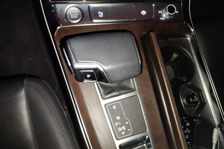 Used Audi A6 2020 allroad quattro Explorer 55 TFSI Prestige Off-Road Model Gear Lever