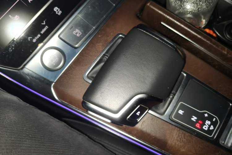 Used Audi A6 2020 allroad quattro Explorer 55 TFSI Prestige Off-Road Model Gear Lever