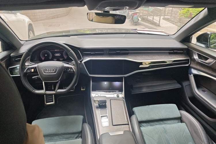 Used Audi A6 2020 allroad quattro Explorer 55 TFSI Prestige Off-Road Model Headliner
