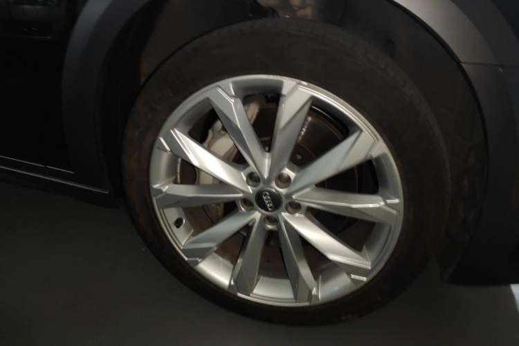 Used Audi A6 2020 allroad quattro Explorer 55 TFSI Prestige Off-Road Model Right Front Wheel Hub