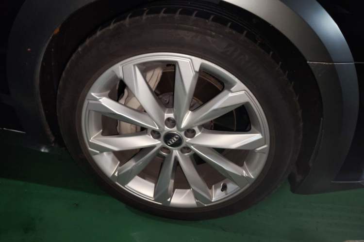 Used Audi A6 2020 allroad quattro Explorer 55 TFSI Prestige Off-Road Model Right Front Wheel Hub
