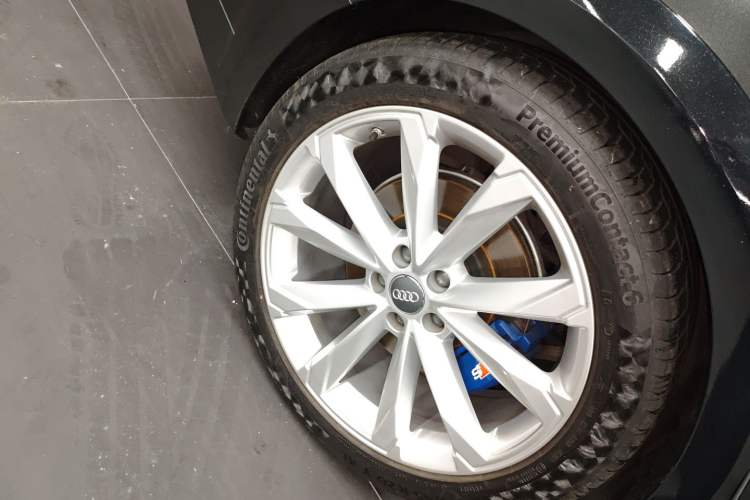 Used Audi A6 2020 allroad quattro Explorer 55 TFSI Prestige Off-Road Model Right Rear Wheel Hub