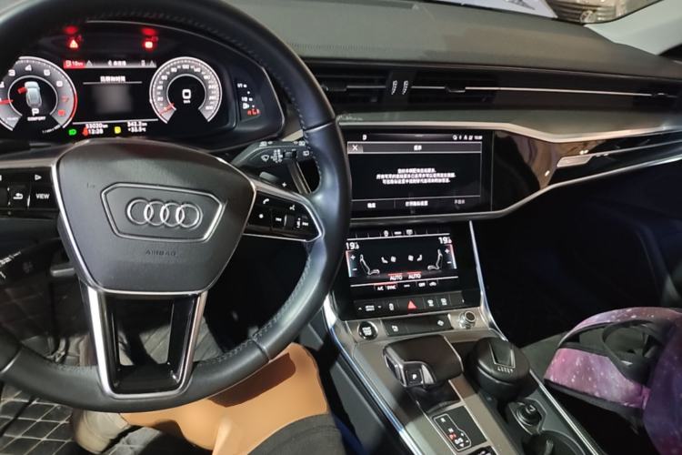 Used Audi A6 2020 Avant Futurist 45 TFSI Prestige Dynamic Edition Center Console