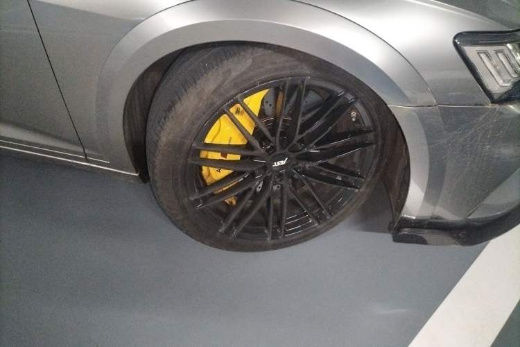 Used Audi A6 2020 allroad quattro Explorer 55 TFSI Prestige Off-Road Model Right Front Wheel Hub