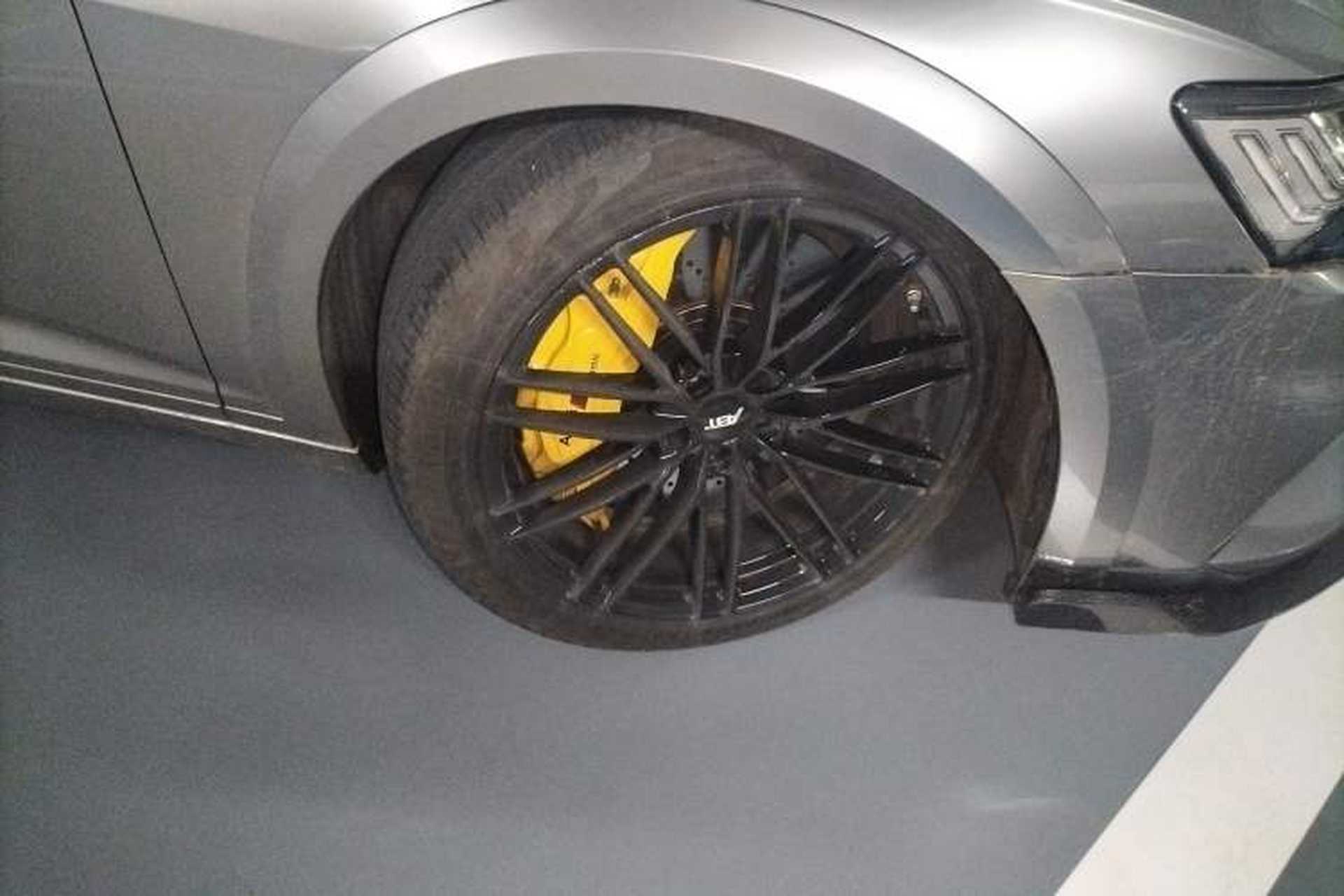 Used Audi A6 2020 allroad quattro Explorer 55 TFSI Prestige Off-Road Model Right Front Wheel Hub