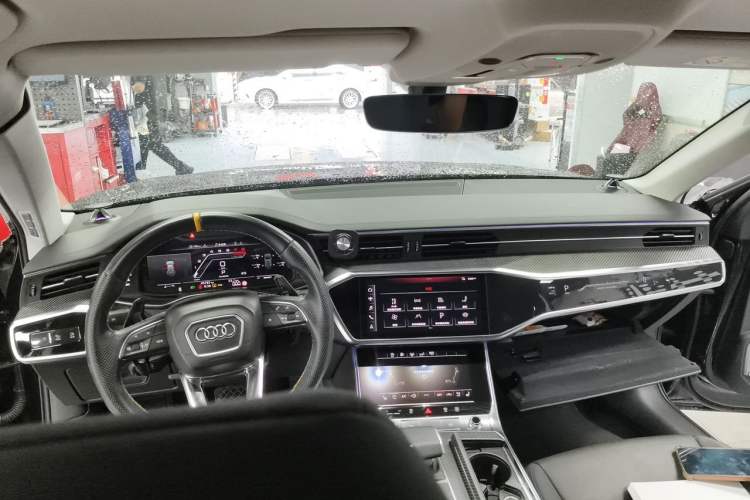 Used Audi A6 2020 allroad quattro Explorer 55 TFSI Prestige Off-Road Model Center Console