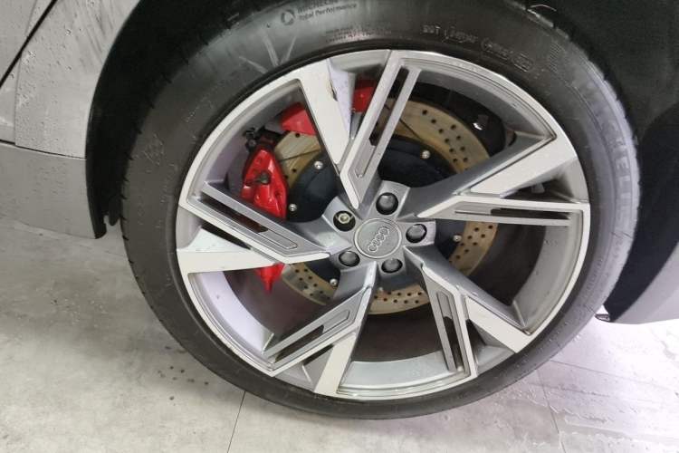Used Audi A6 2020 allroad quattro Explorer 55 TFSI Prestige Off-Road Model Right Front Wheel Hub