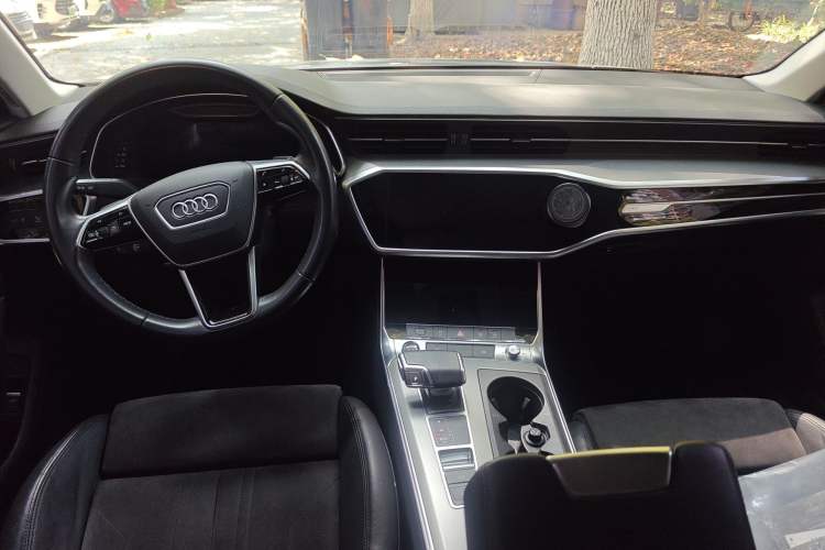 Used Audi A6 2020 Avant Futurist 45 TFSI Prestige Dynamic Edition Center Console