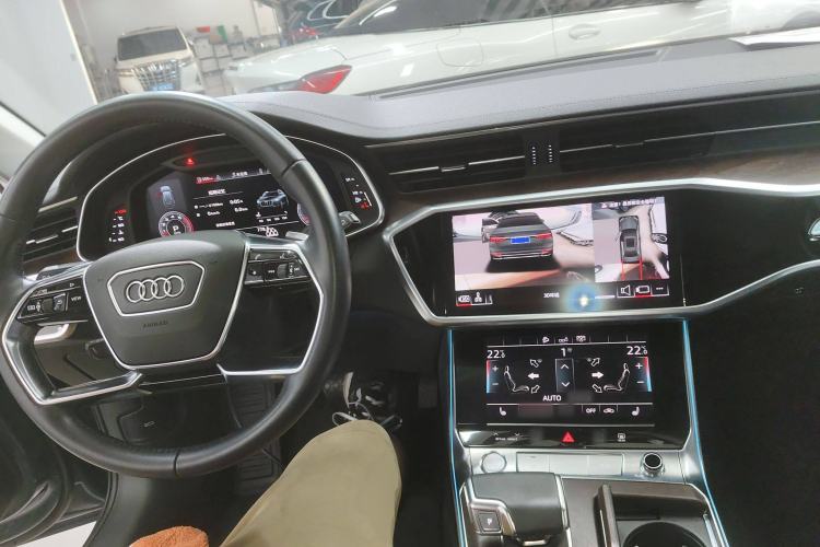 Used Audi A6 2020 allroad quattro Explorer 55 TFSI Prestige Off-Road Model Center Console