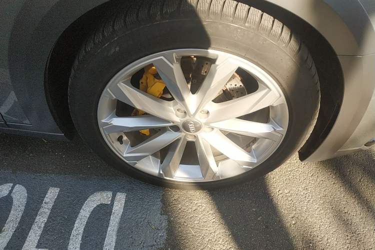 Used Audi A6 2020 allroad quattro Explorer 55 TFSI Prestige Off-Road Model Right Front Wheel Hub
