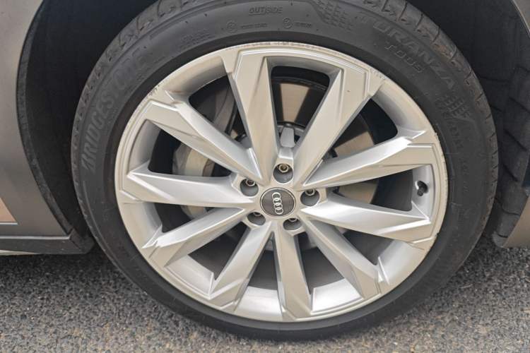 Used Audi A6 2020 allroad quattro Explorer 55 TFSI Prestige Off-Road Model Right Front Wheel Hub