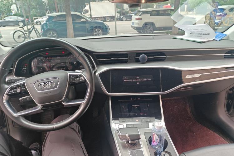 Used Audi A6 2020 Avant Futurist 40 TFSI Luxury Dynamic Model Center Console