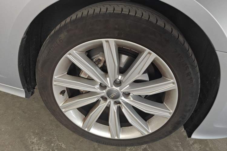 Used Audi A6 2020 Avant Futurist 40 TFSI Luxury Dynamic Model Right Front Wheel Hub