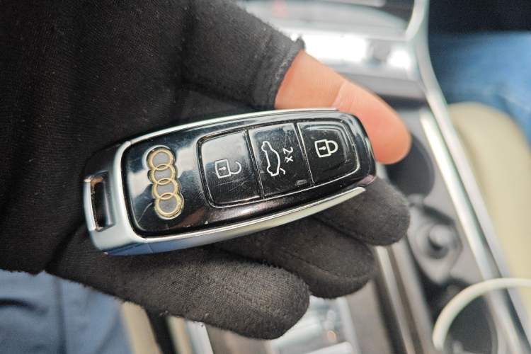 Used Audi A6 2020 allroad quattro Explorer 55 TFSI Prestige Off-Road Model Vehicle Key