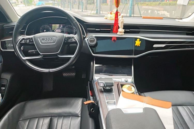 Used Audi A6 2021 allroad quattro Explorer 55 TFSI Prestige Off-Road Model Center Console