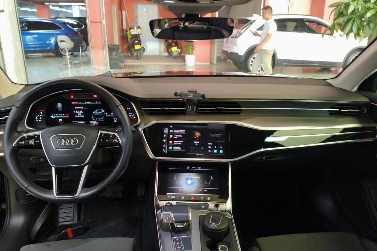 Used Audi A6 2021 Avant Avant-garde 45 TFSI Prestige Dynamic Edition Center Console