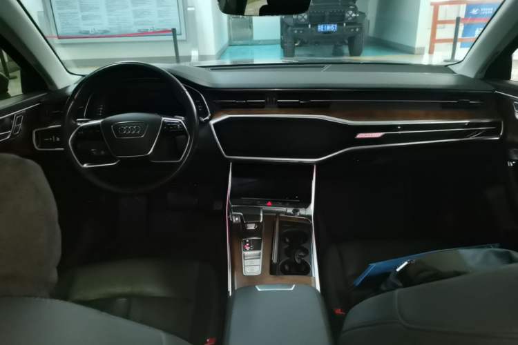 Used Audi A6 2021 allroad quattro Explorer 55 TFSI Prestige Off-Road Model Center Console