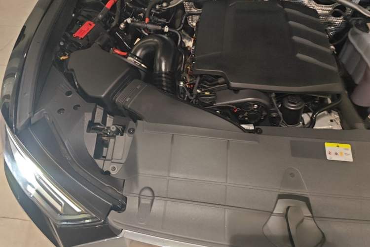 Used Audi A6 2021 Avant Avant-garde 45 TFSI Prestige Dynamic Edition Engine Bay Right